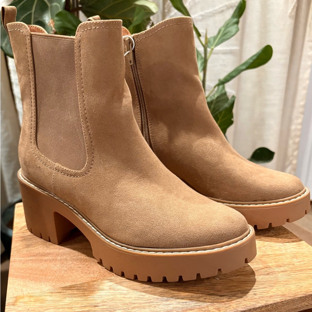 New! Women's Tan Ankle Boots/Universal Thread/Size 8